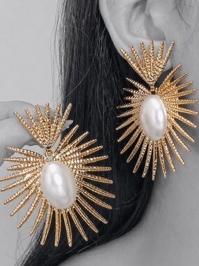 Zara Radiance Large Pearl Heart Crown Sunburst Beam Ray Regal Royal Gold Earring